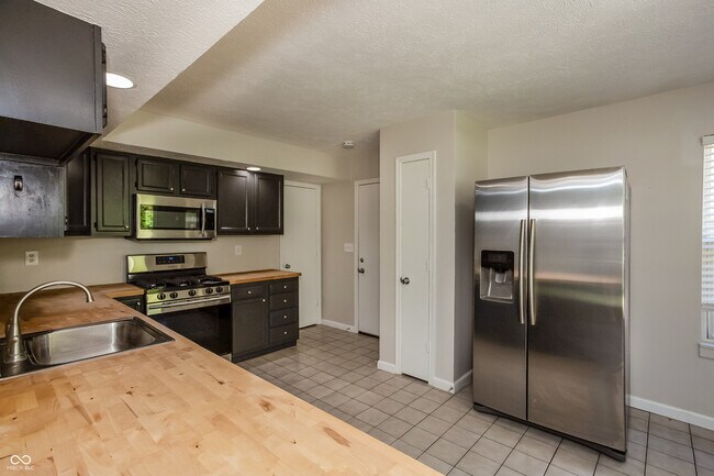 Building Photo - 9033 E 12th St