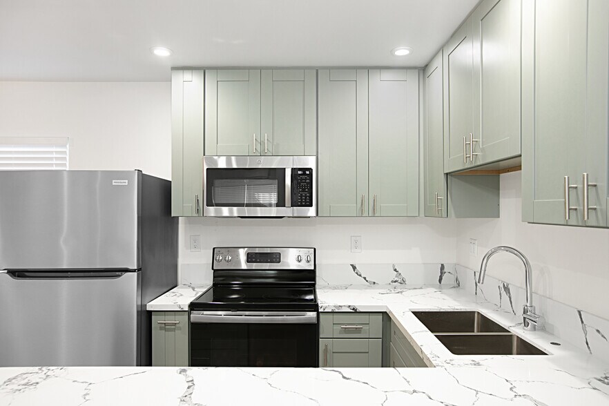 Building Photo - 584 12th St