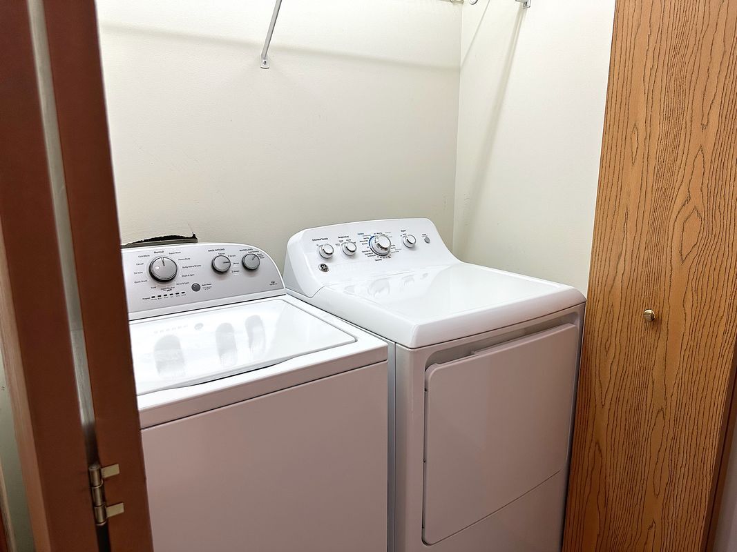 Building Photo - 482 Fox Ln