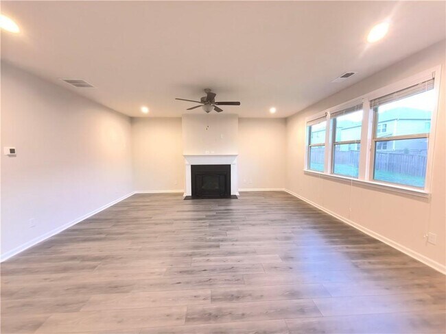 Building Photo - 3328 Hidden Valley Cir