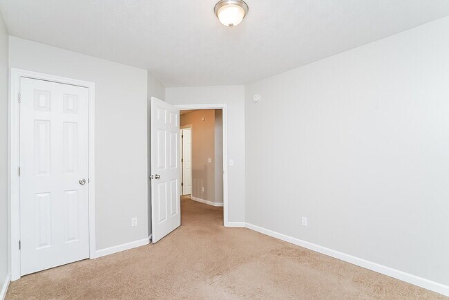 Building Photo - 4033 Pepperwood Dr