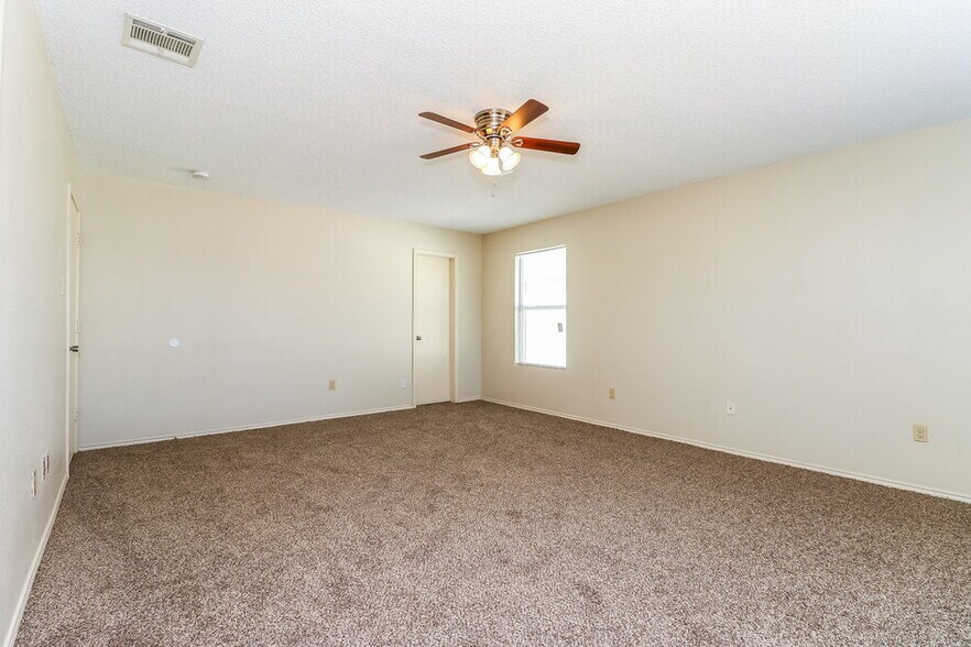 Building Photo - 300 Dakota Ridge Dr