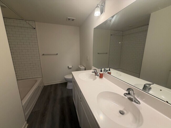 Building Photo - 2451 Frankford Ave