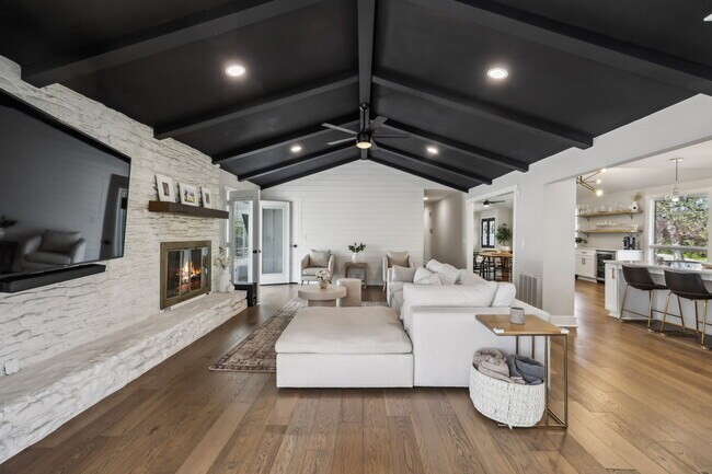 Building Photo - 4604 Mountainview Dr
