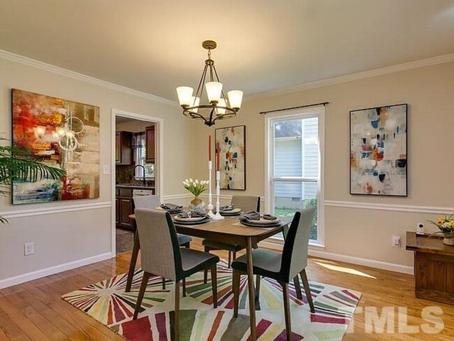 Building Photo - Gorgeous 3 Bedroom Home, Hardwood Floors, ...