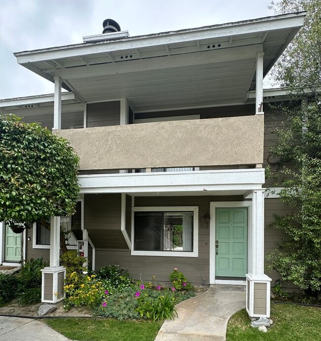 Building Photo - 2424 Santa Ana Ave