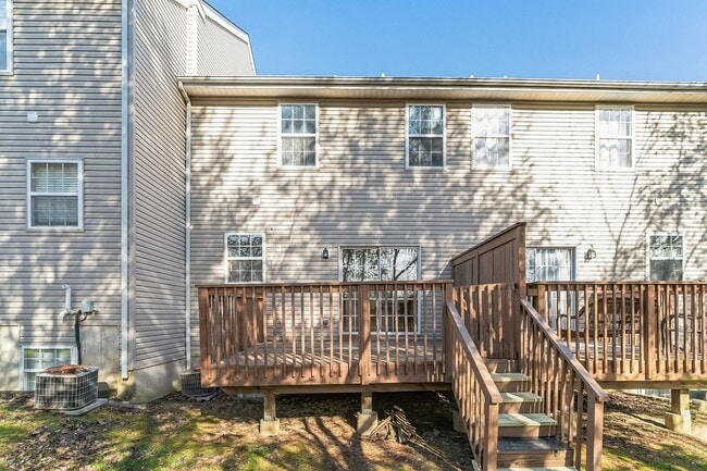 Building Photo - 487 Fort Hill Cir