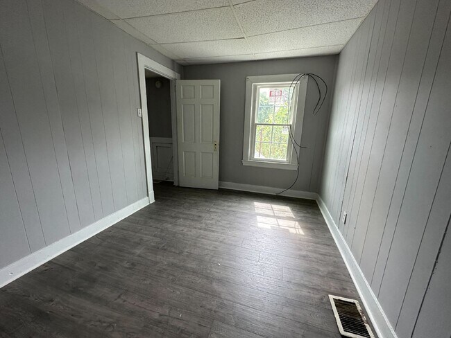 Building Photo - "3-Bedroom Home on Larkwood Ave – Spacious...