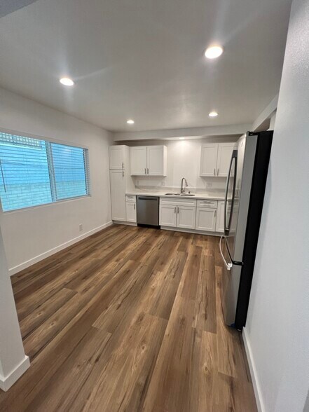 Building Photo - 4066 W 129th St