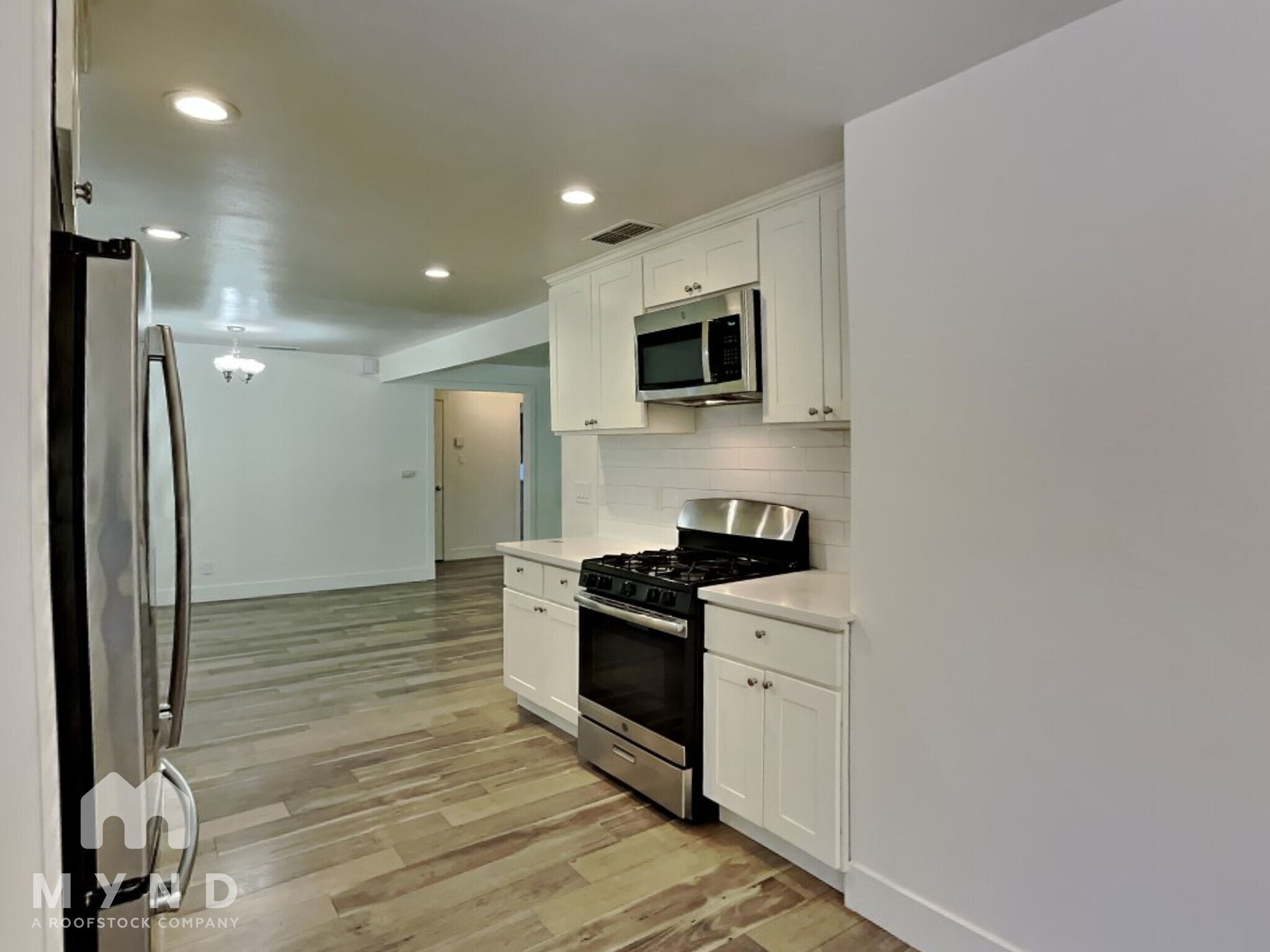 Building Photo - 2428 Drayton Dr
