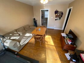 Building Photo - 1202 Ratone St