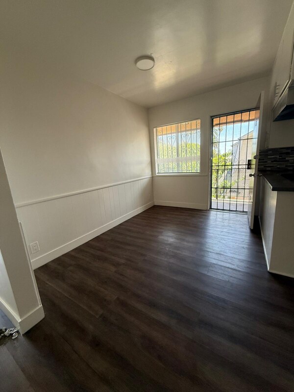 Building Photo - 1339 N Hobart Blvd