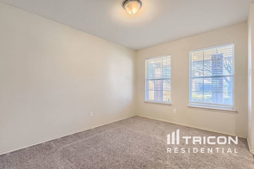 Building Photo - 7156 Little Mohican Dr