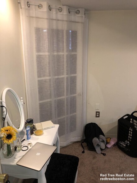 Building Photo - 103 Gainsborough St