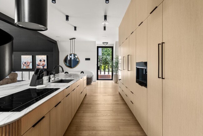 Building Photo - 575 Early Dr