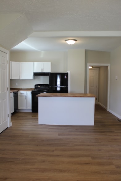 Building Photo - 419 S Clay St