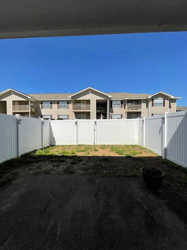 Building Photo - 225 Wakefield Way