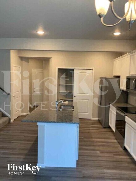 Building Photo - 11156 Murrelet Dr