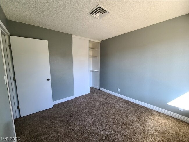 Building Photo - 6751 Ledgewood Dr