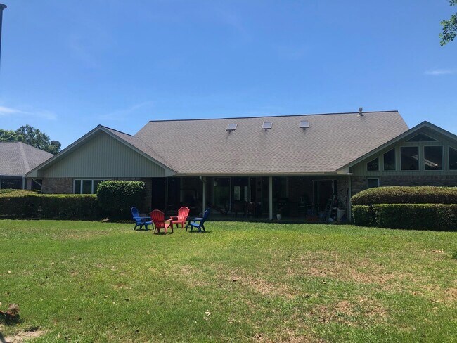 Building Photo - 1548 Glenlake Cir