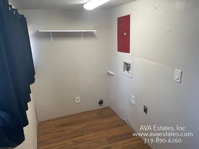 Building Photo - 901 W 17th St