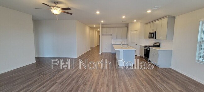 Building Photo - 2633 Oneida Ln