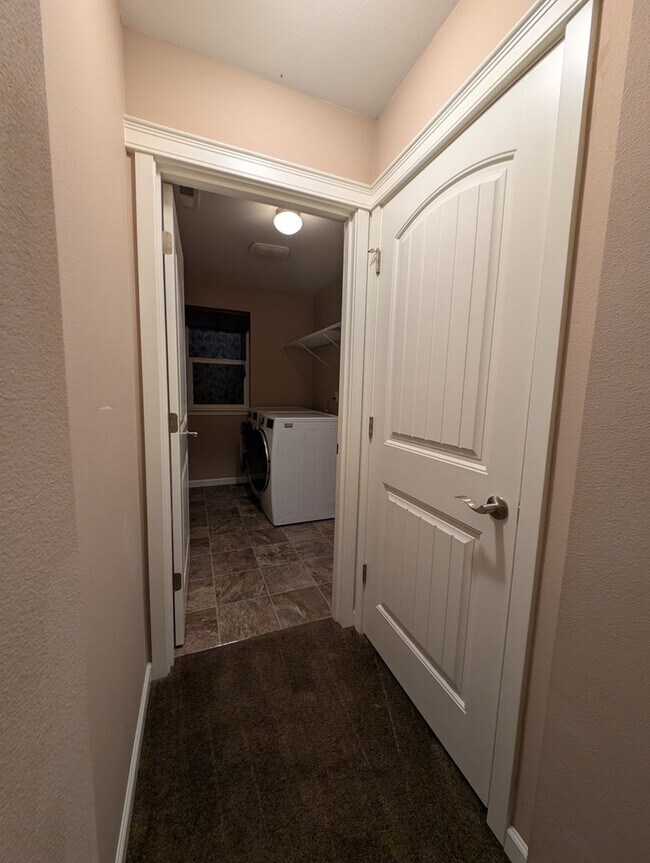 Building Photo - Almost 2500 SQ Feet of Space for ALL of your needs! Avail for Rent in Bremerton!