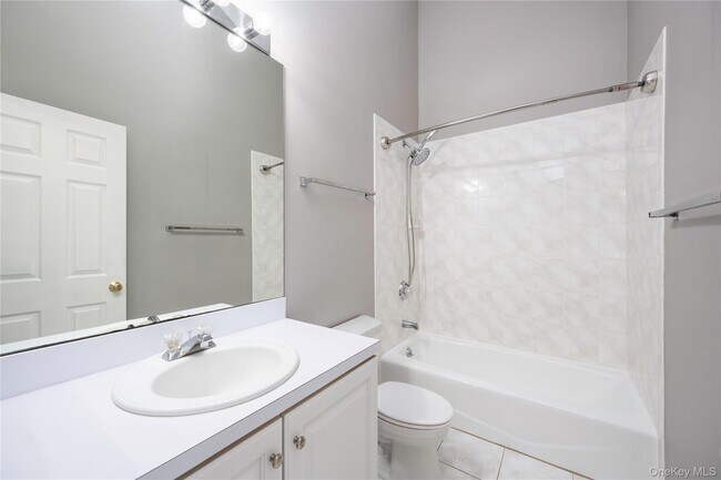 Building Photo - 1476 Iroquois St