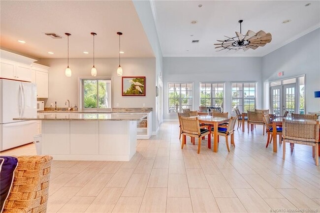 Building Photo - 5750 NE Island Cove Way