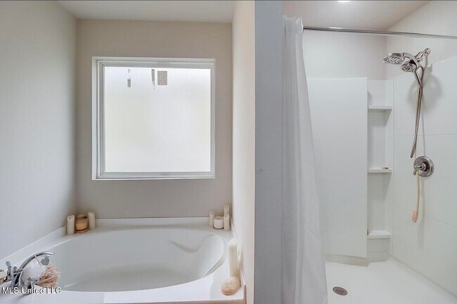 Building Photo - 2520 Esplanade St