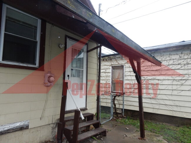 Building Photo - 137 S Harbine Ave
