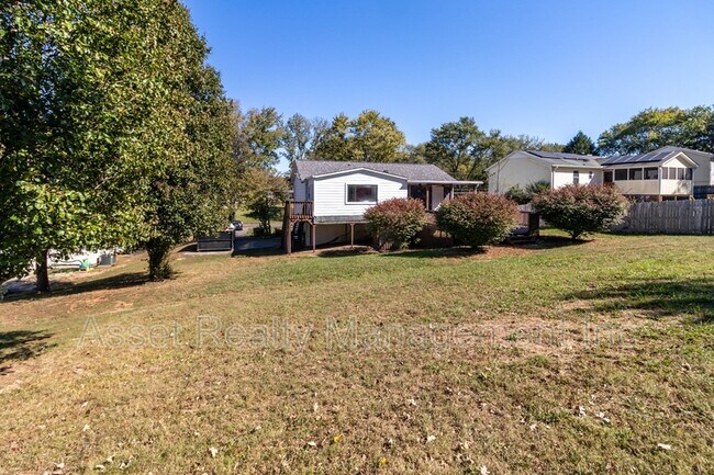 Building Photo - 1817 Sedgewick Dr