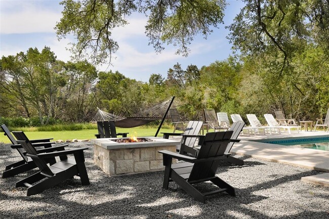 Building Photo - 11505 SW Oaks