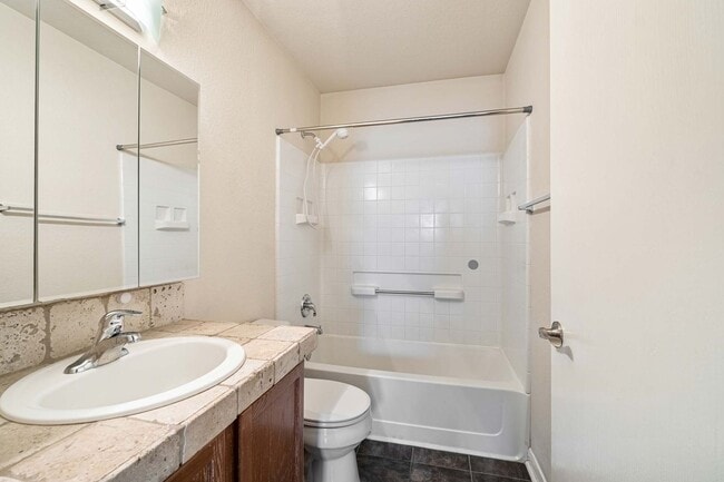 Building Photo - Charming East Austin 2 Bedroom, 2 Bath Home off of Cesar Chavez