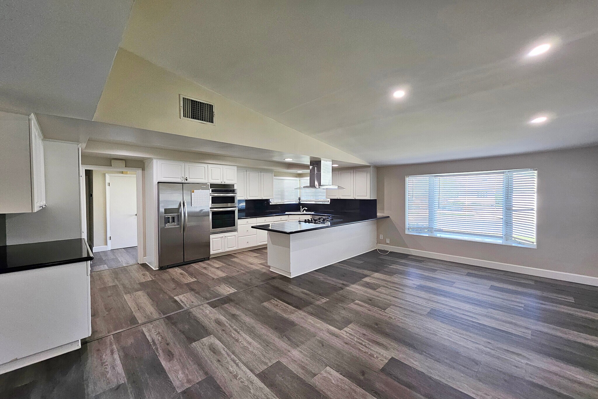 Building Photo - 23526 Dolorosa St