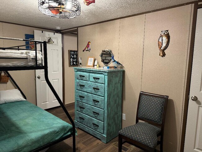 Building Photo - 9346 FL-20