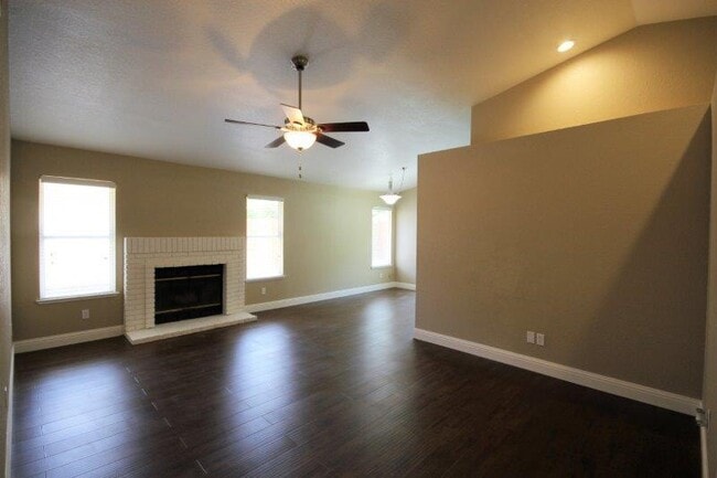 Building Photo - Galt 3 Bed 2 Bath Home