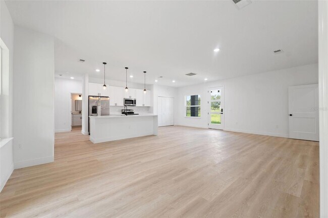 Building Photo - 746 Marion Oaks Manor