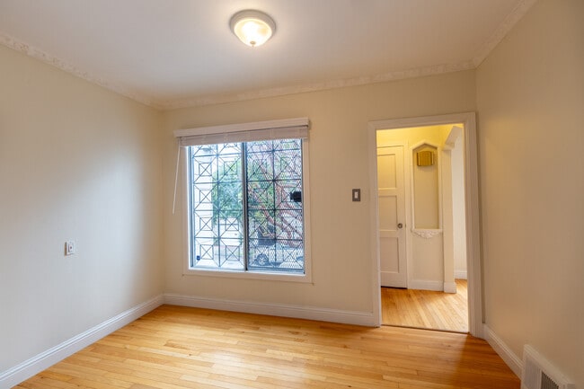 Building Photo - 219 St Charles Ave