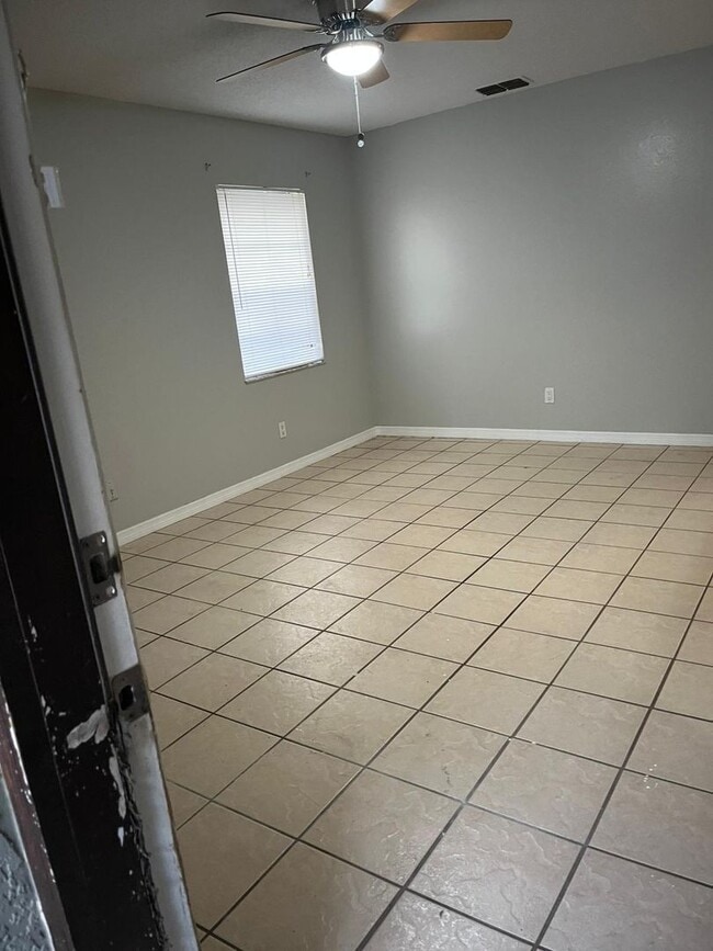 Building Photo - Move-In Ready 2BR/2BA Home with Modern Updates & Prime Zephyrhills Location!