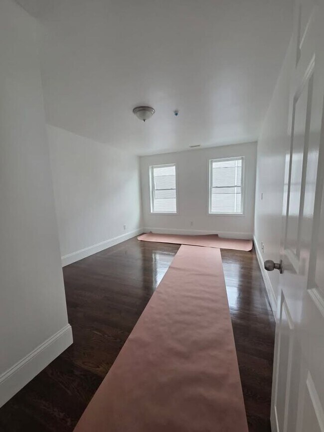 Building Photo - 373 Crescent Ave