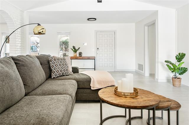 Building Photo - 2212 Parkhaven Dr