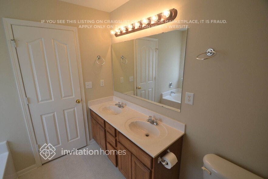 Building Photo - 3013 Saphire Ln