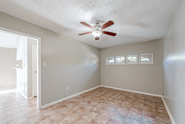 Building Photo - 5105 Beaver Hollow Dr