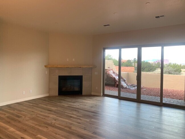 Building Photo - 3910 Positano Pl