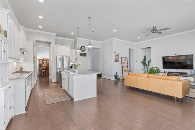 Building Photo - 2311 Pale Star Dr