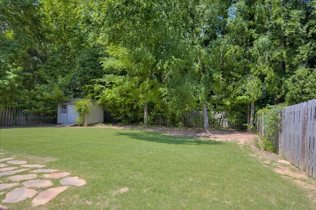 Building Photo - 4122 Chastain Dr
