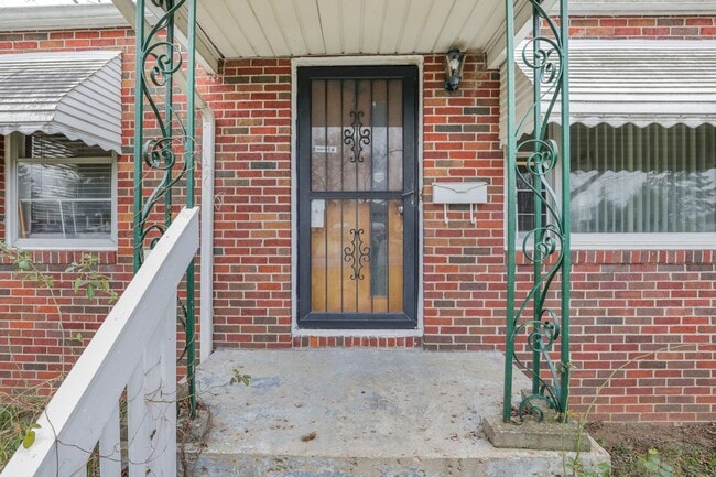 Building Photo - Charming 2-Bedroom Single Family Home Near S High St