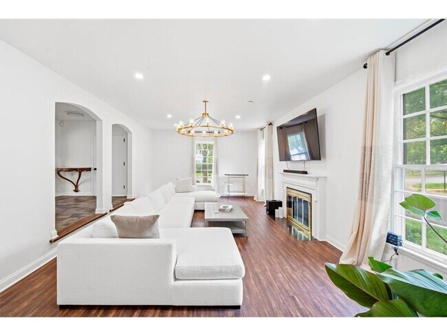 Building Photo - 3916 W 28th St