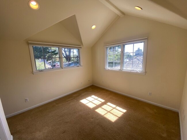 Building Photo - 241 Alder St
